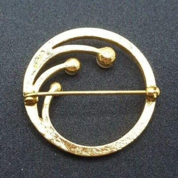 Monet Circle Pin with Three Simulated Pearls - Picture 5 of 10